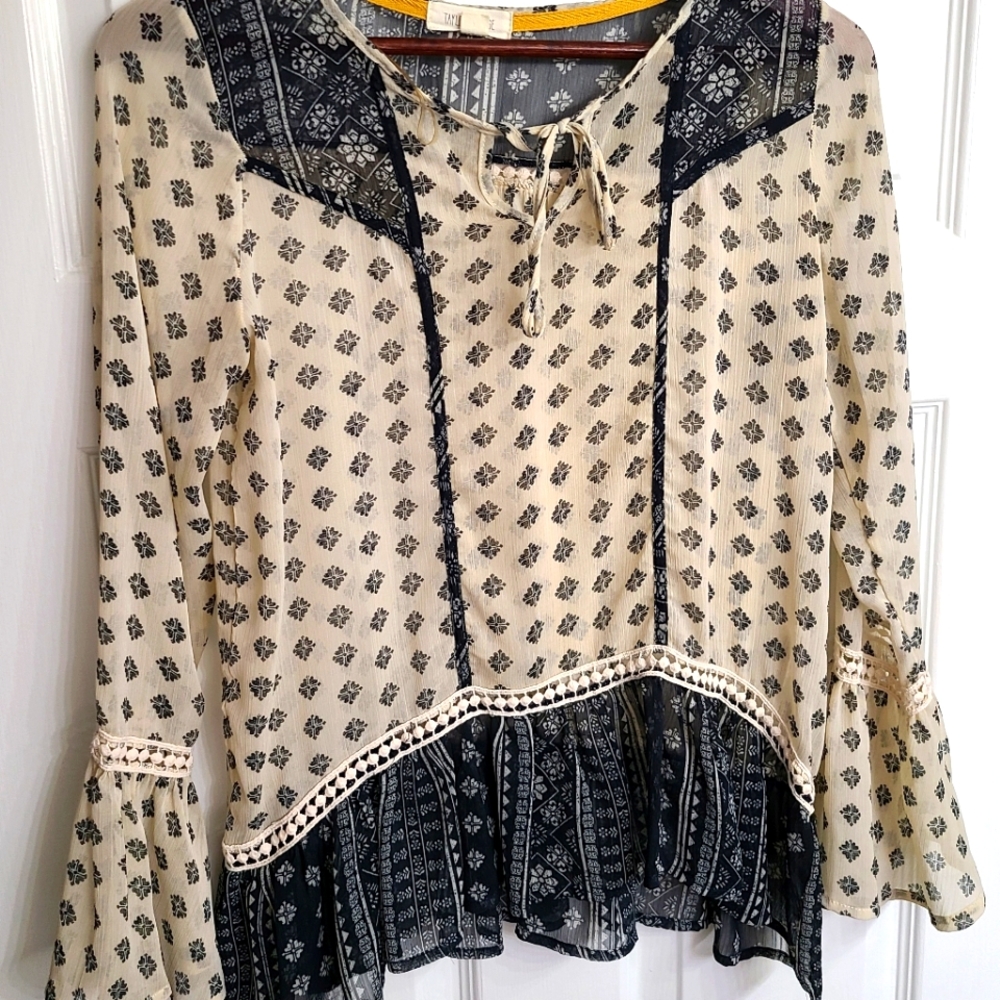 Taylor and Sage Lightweight Peasant Blouse Size small